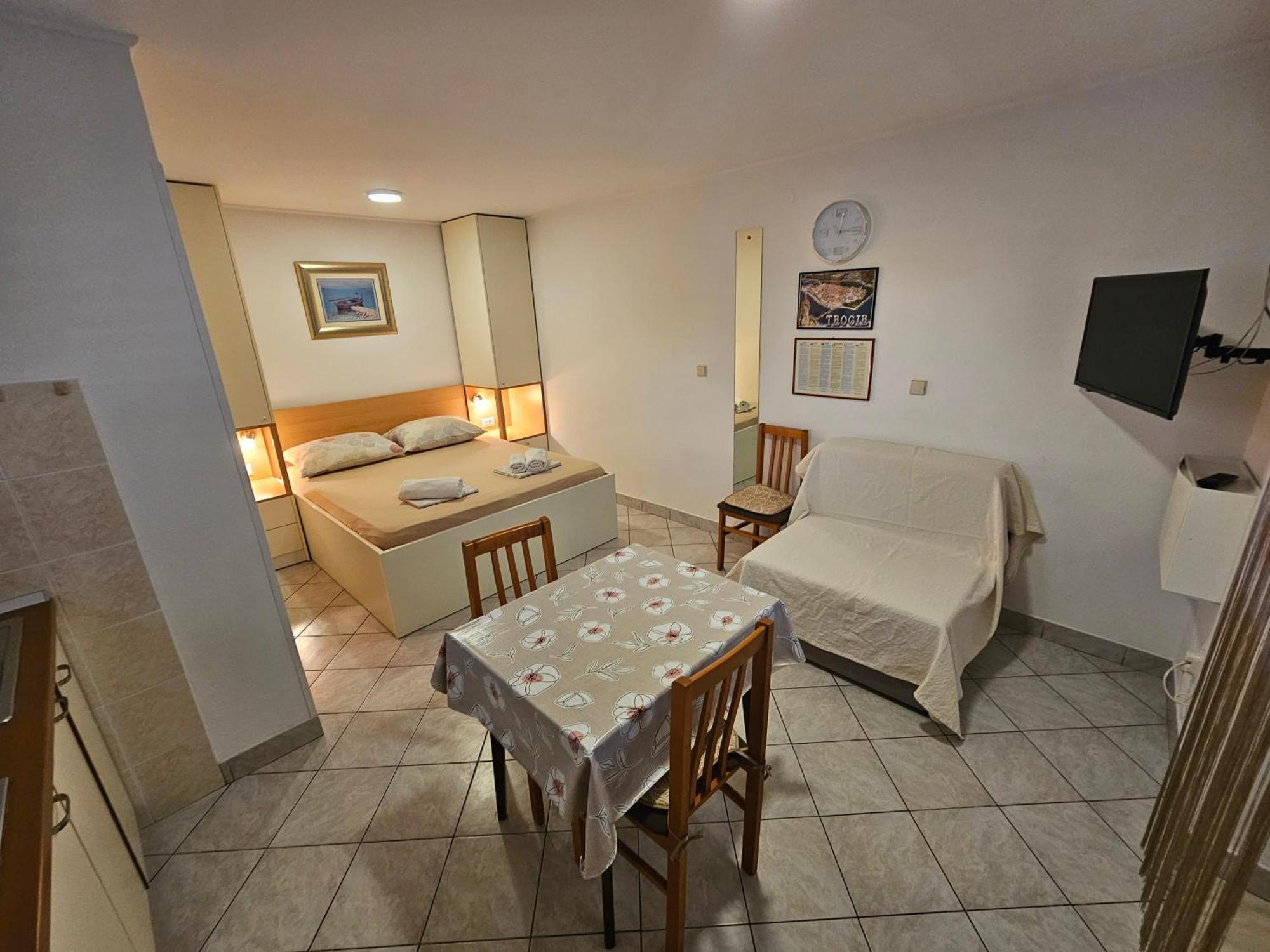 Apartment Nikica Trogir Ruang foto