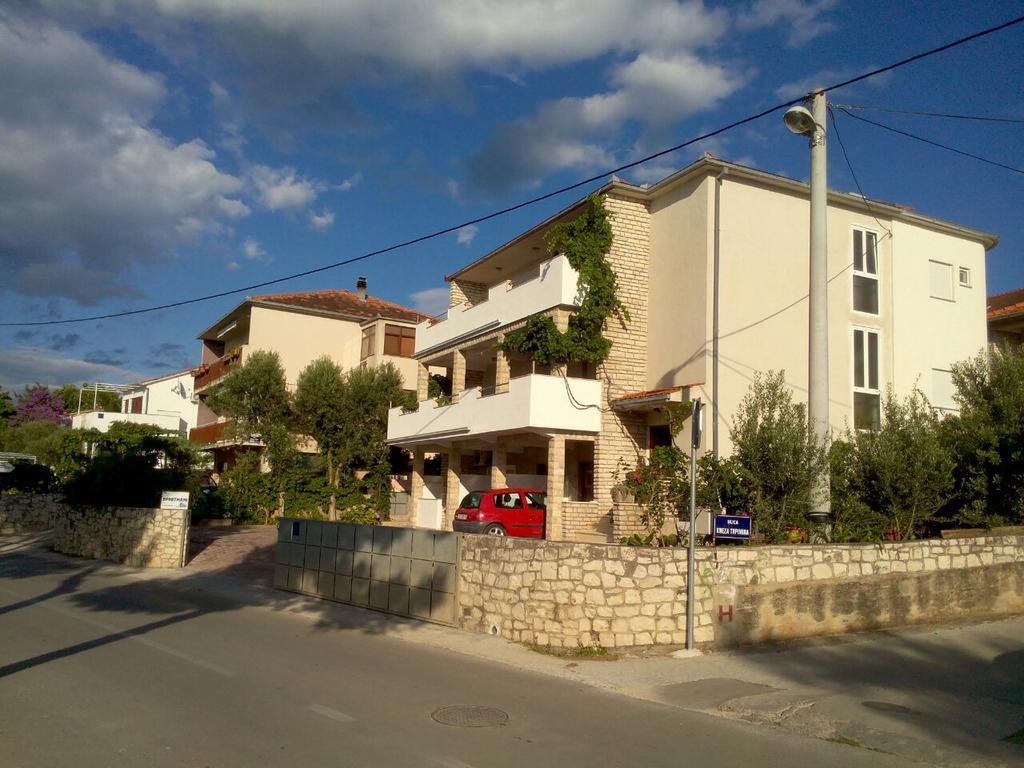 Apartment Nikica Trogir Bagian luar foto